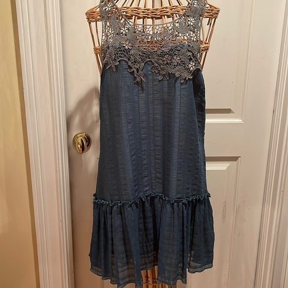 Free People 🎉Sale🎉 green dress has lace on the top - Picture 1 of 11